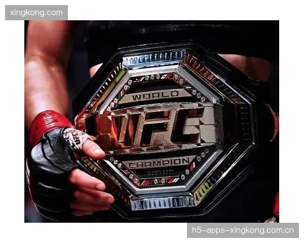 UFC夜赛：一拳终结的惊天瞬间，裁判都来不及阻拦！这种场面你绝对想象不到