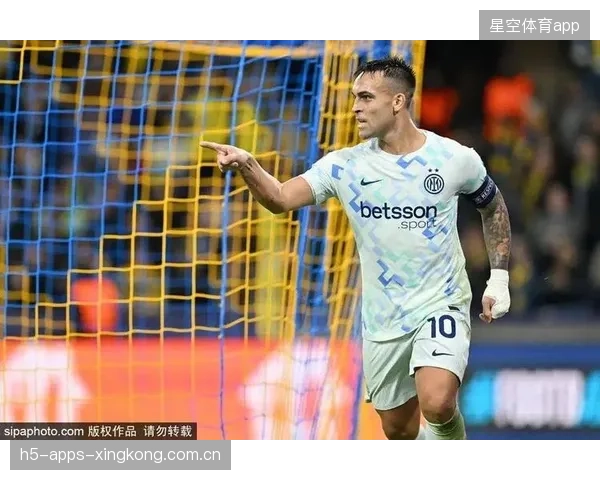 国际米兰4-0登顶意甲,劳塔罗连线恰尔汗奥卢火力全开 国际米兰4-0登顶意甲,劳塔罗连线恰尔汗奥卢火力全开